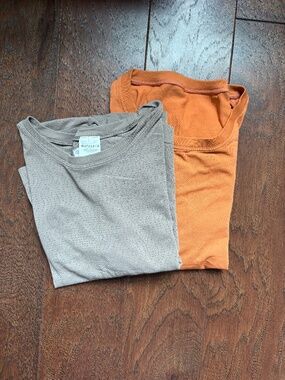 Bundle Athleta Tops XS Oversized Crop Orange Khaki Run Climb Lift Hike Lounge